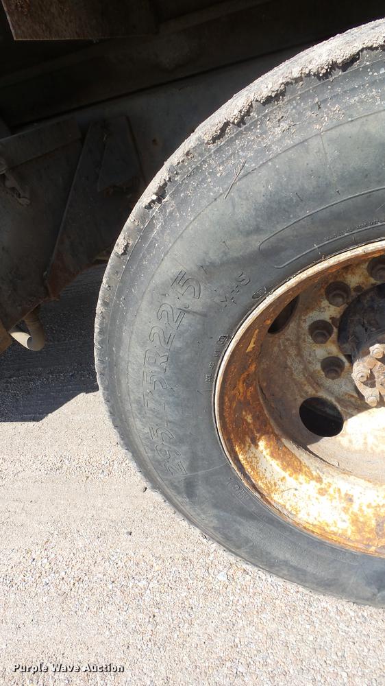 image for item ET9434 1999 International 4900 dump truck