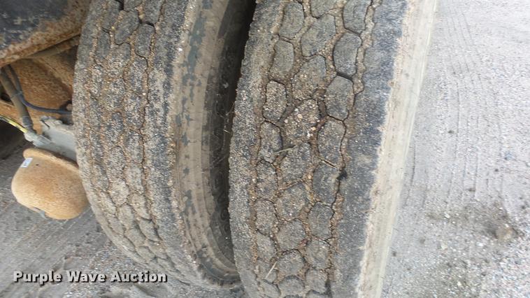 image for item ET9434 1999 International 4900 dump truck