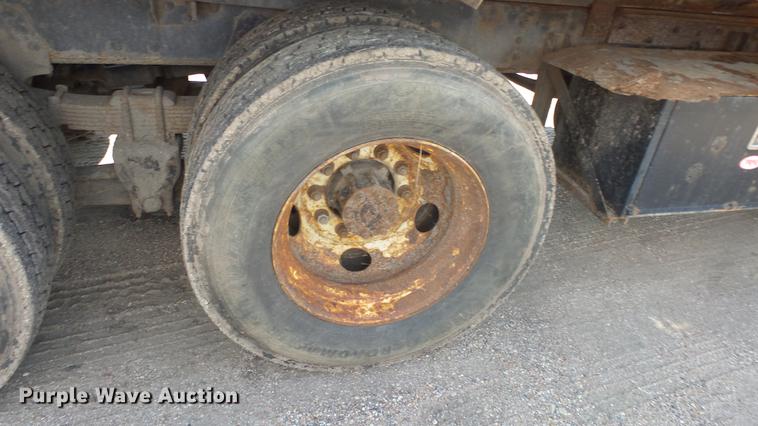 image for item ET9434 1999 International 4900 dump truck