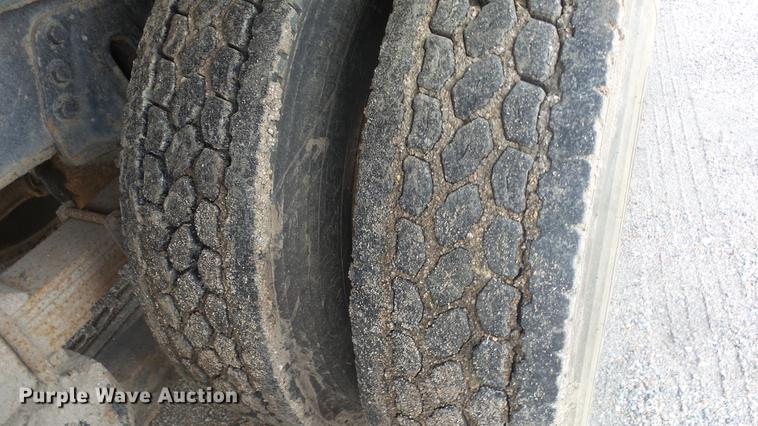 image for item ET9434 1999 International 4900 dump truck