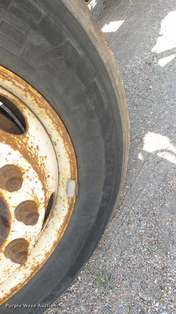 image for item ET9434 1999 International 4900 dump truck