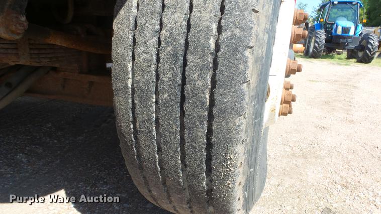 image for item ET9434 1999 International 4900 dump truck