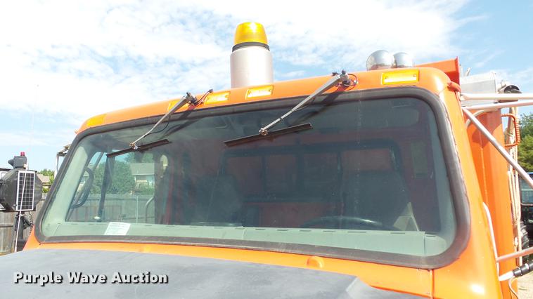 image for item ET9434 1999 International 4900 dump truck