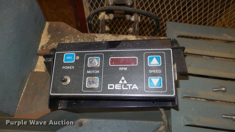 image for item ET9448 Delta DL40 lathe