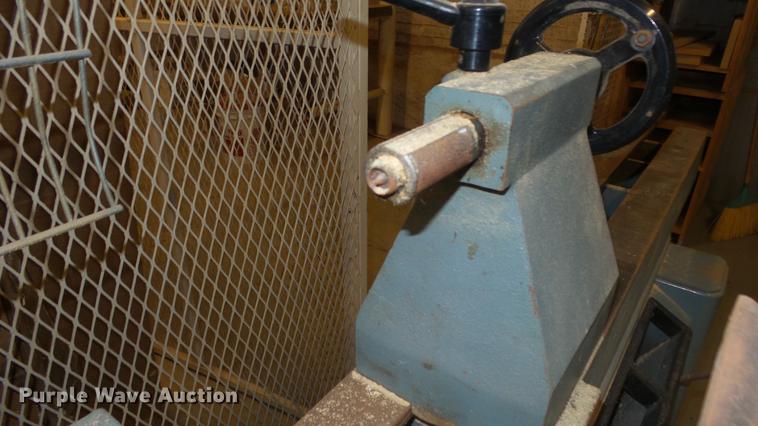 image for item ET9448 Delta DL40 lathe