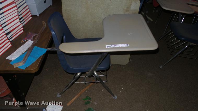 image for item ET9452 Approximately 50 school desks