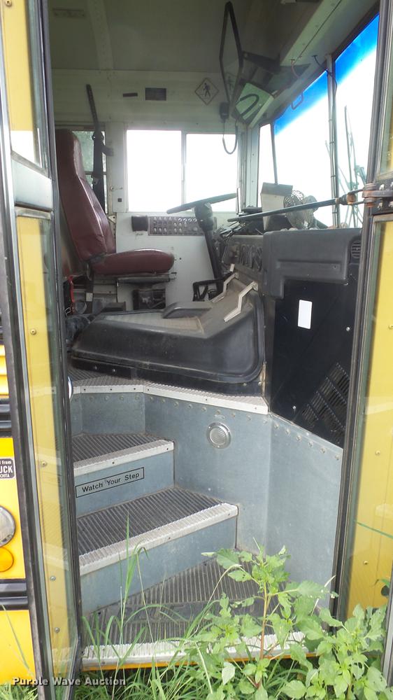 image for item ET9453 2000 Blue Bird TC2000 school bus