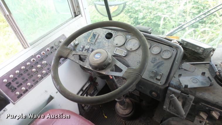 image for item ET9453 2000 Blue Bird TC2000 school bus