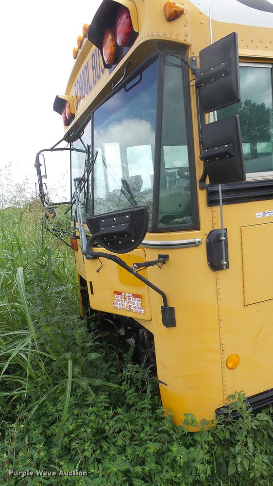 image for item ET9453 2000 Blue Bird TC2000 school bus