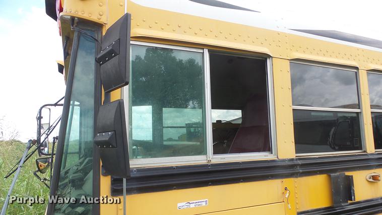 image for item ET9453 2000 Blue Bird TC2000 school bus