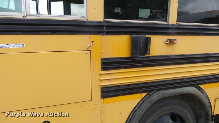 image for item ET9453 2000 Blue Bird TC2000 school bus