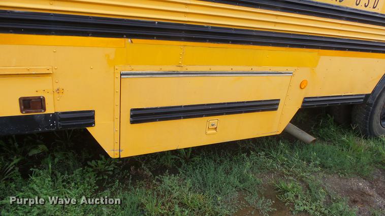 image for item ET9453 2000 Blue Bird TC2000 school bus