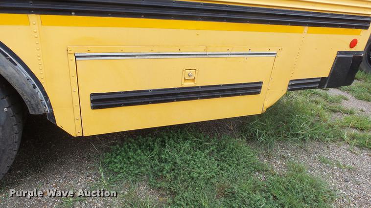image for item ET9453 2000 Blue Bird TC2000 school bus