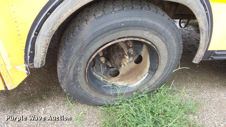 image for item ET9453 2000 Blue Bird TC2000 school bus