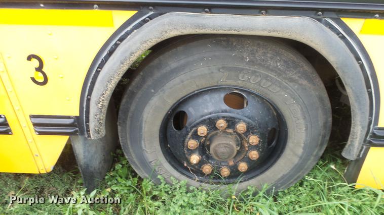 image for item ET9453 2000 Blue Bird TC2000 school bus