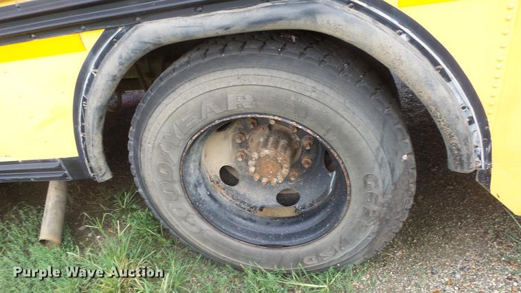 image for item ET9453 2000 Blue Bird TC2000 school bus