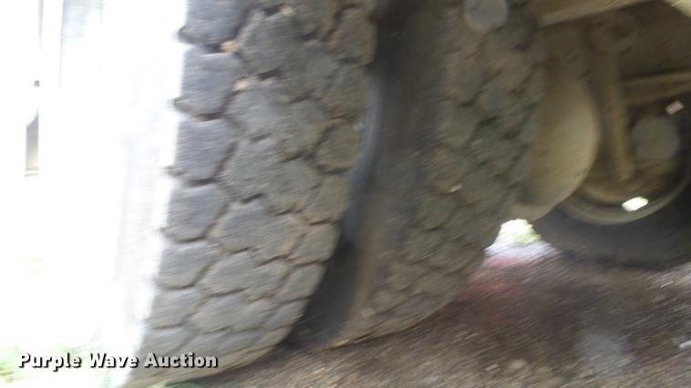 image for item ET9453 2000 Blue Bird TC2000 school bus