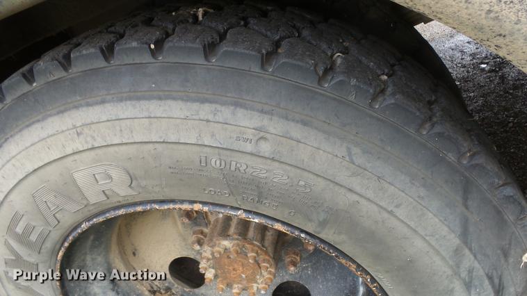 image for item ET9453 2000 Blue Bird TC2000 school bus