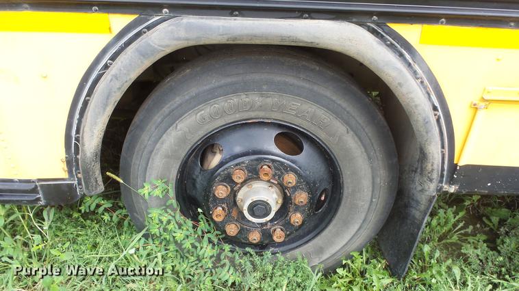 image for item ET9453 2000 Blue Bird TC2000 school bus