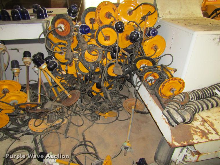 image for item EU9509 Approximately 100 airport taxiway lights