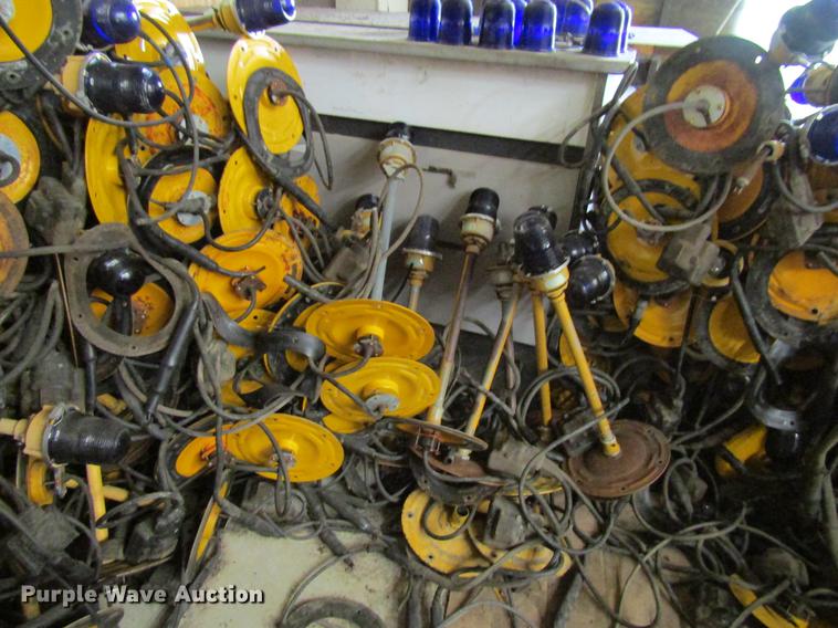 image for item EU9509 Approximately 100 airport taxiway lights