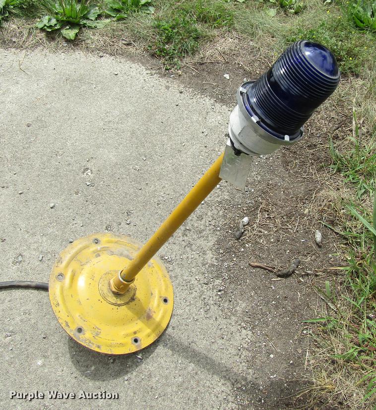 image for item EU9509 Approximately 100 airport taxiway lights