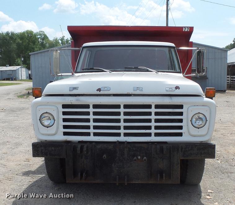 image for item EV9212 1977 Ford F700 dump truck