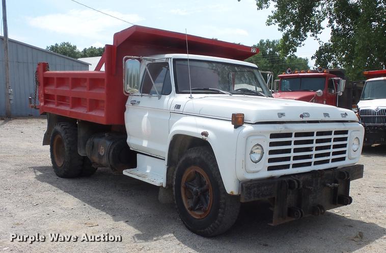 image for item EV9212 1977 Ford F700 dump truck