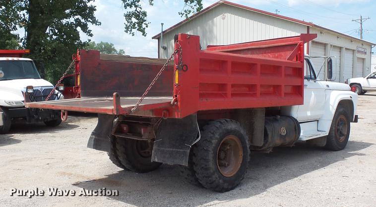 image for item EV9212 1977 Ford F700 dump truck
