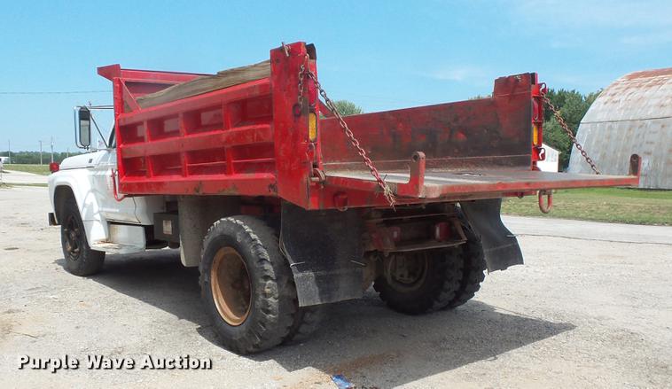 image for item EV9212 1977 Ford F700 dump truck