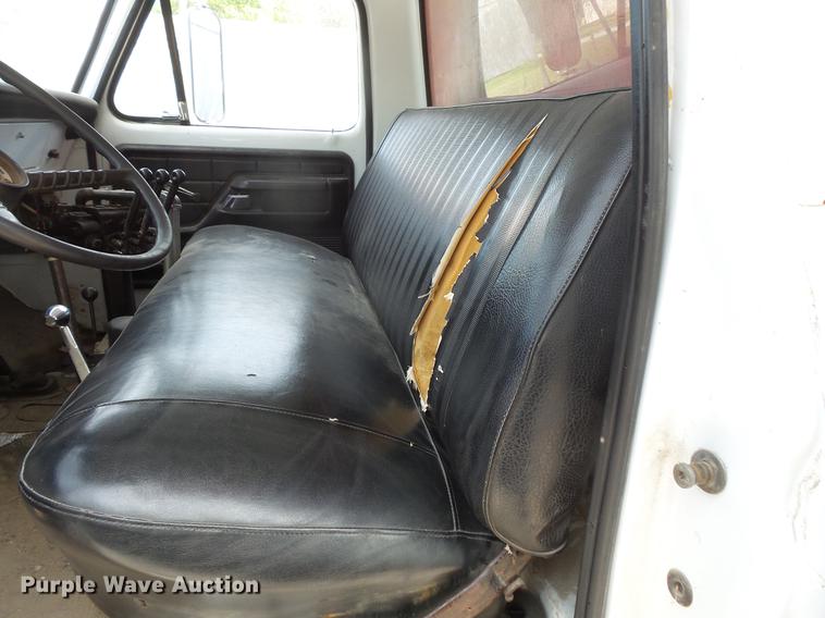 image for item EV9212 1977 Ford F700 dump truck