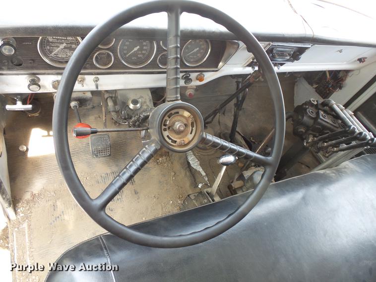 image for item EV9212 1977 Ford F700 dump truck