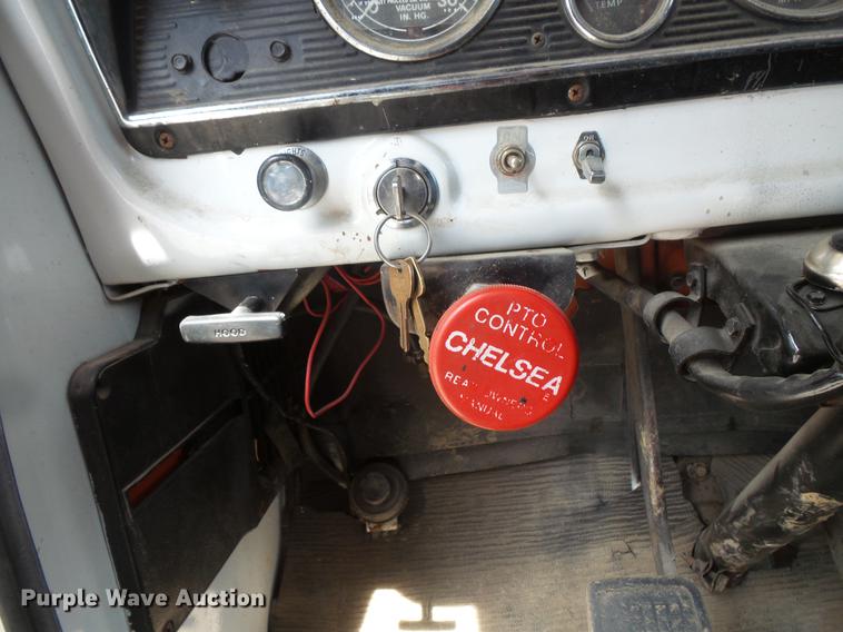 image for item EV9212 1977 Ford F700 dump truck