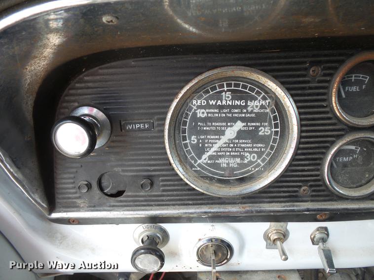 image for item EV9212 1977 Ford F700 dump truck