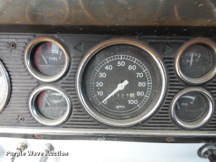 image for item EV9212 1977 Ford F700 dump truck