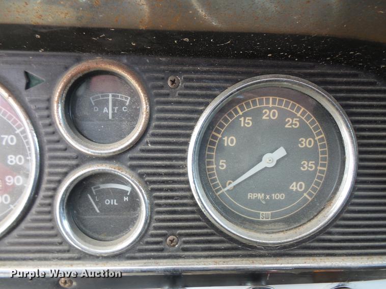 image for item EV9212 1977 Ford F700 dump truck