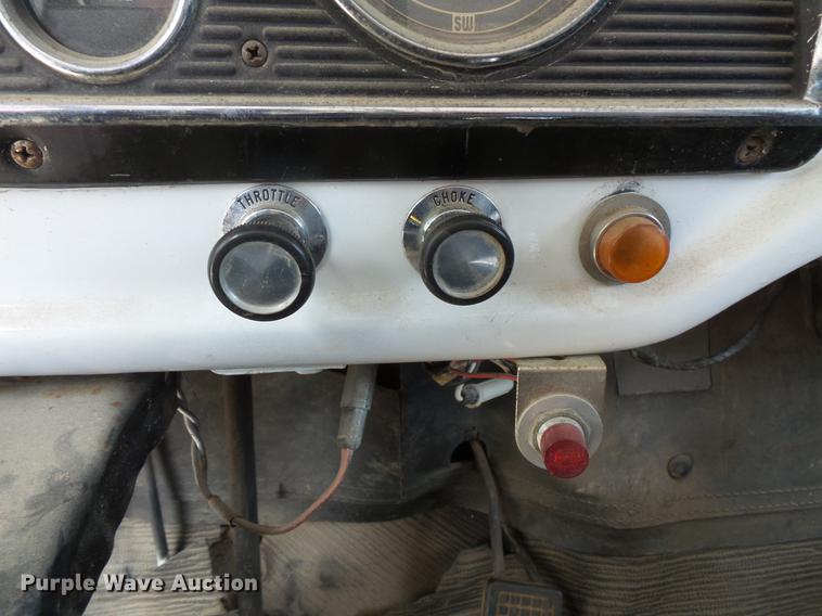 image for item EV9212 1977 Ford F700 dump truck