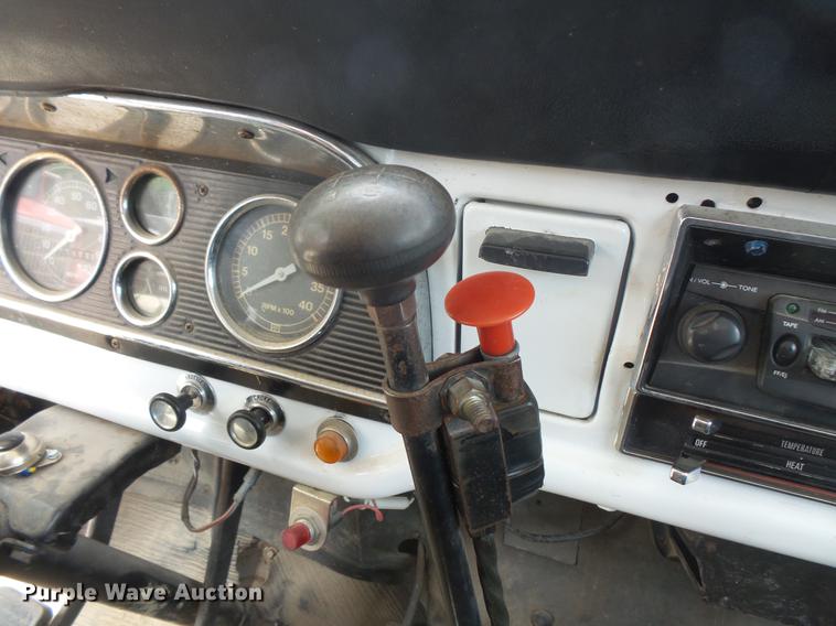 image for item EV9212 1977 Ford F700 dump truck