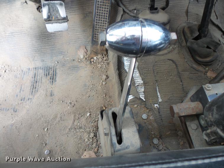 image for item EV9212 1977 Ford F700 dump truck