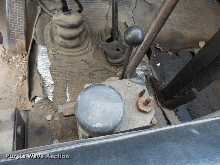 image for item EV9212 1977 Ford F700 dump truck