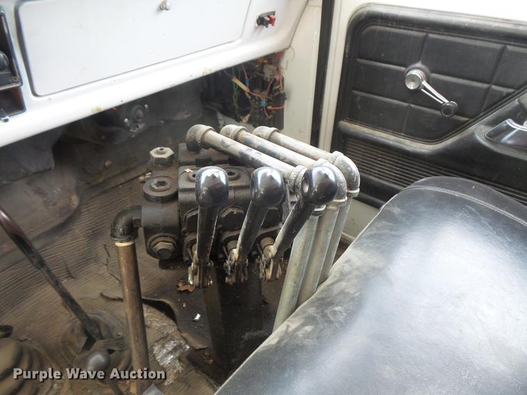 image for item EV9212 1977 Ford F700 dump truck