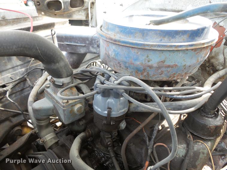 image for item EV9212 1977 Ford F700 dump truck