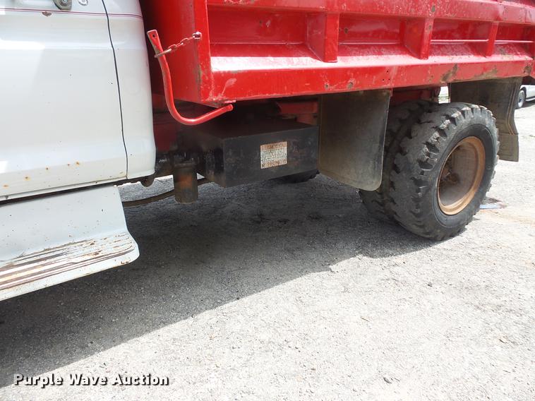 image for item EV9212 1977 Ford F700 dump truck