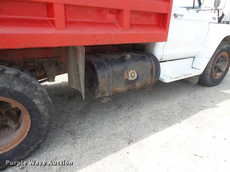 image for item EV9212 1977 Ford F700 dump truck