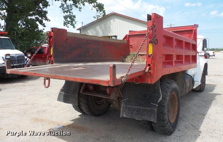 image for item EV9212 1977 Ford F700 dump truck