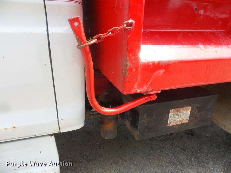 image for item EV9212 1977 Ford F700 dump truck