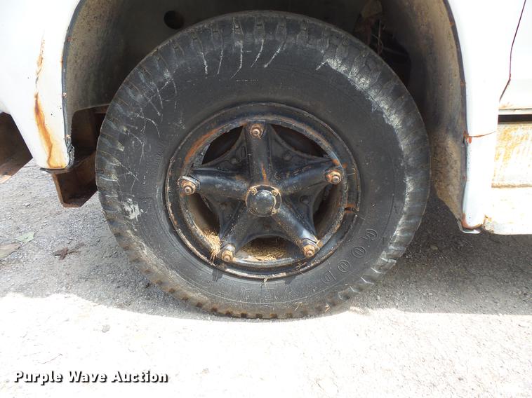 image for item EV9212 1977 Ford F700 dump truck