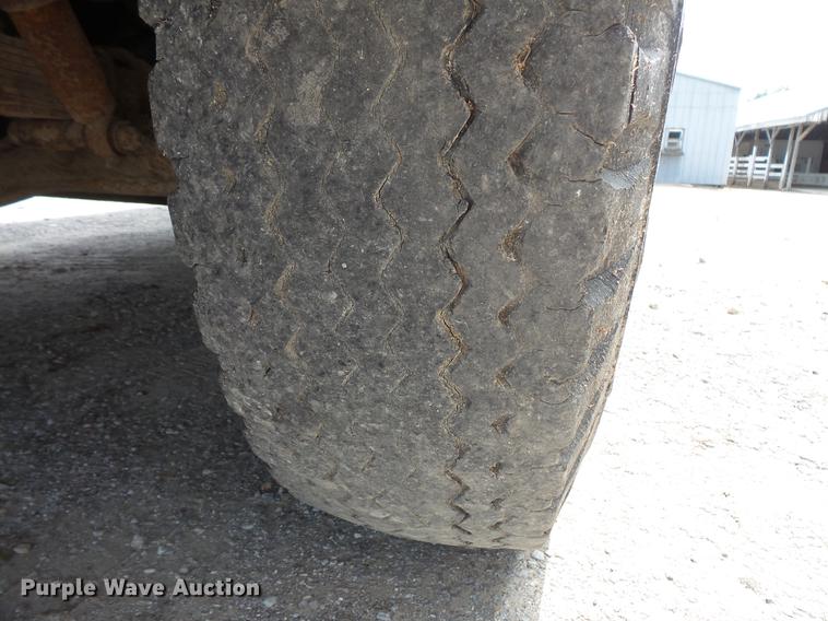 image for item EV9212 1977 Ford F700 dump truck