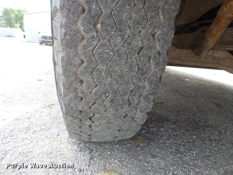 image for item EV9212 1977 Ford F700 dump truck