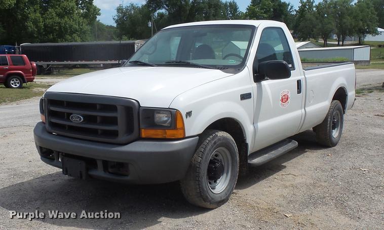 image for item EV9213 2000 Ford F250 pickup truck
